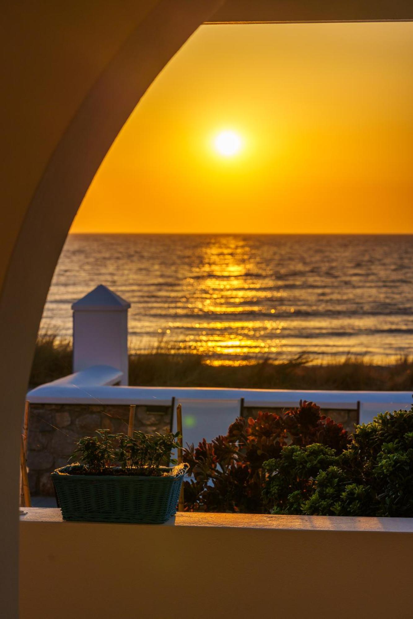 Blue Eyes Beach Villas Monolithos Exterior foto
